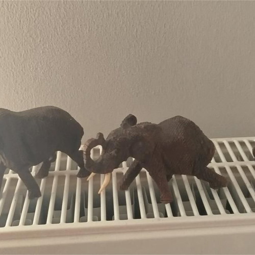 Wooden jungle animals set of 3 like new, carved table decorations