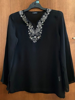 Lussile black caftan size M like new