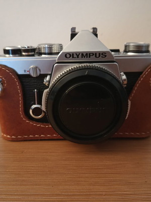 Δερμάτινη θήκη για Olympus OM-1 σαν καινούργια, καφέ nubuck