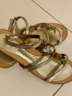 Gianna Kazakou gold sandals like new, leather with beads