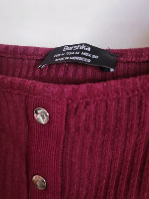 Top like new, size M, red
