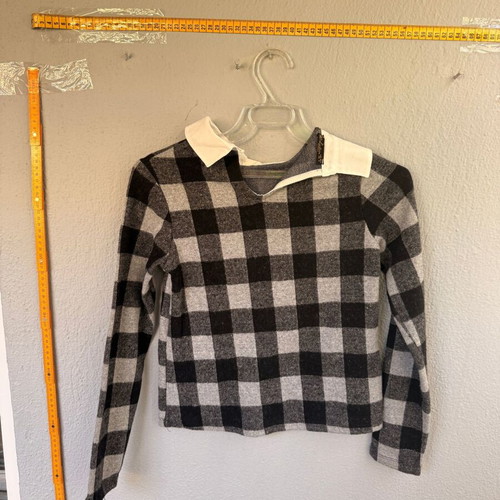 Women's checked blouse with white collar used, size S