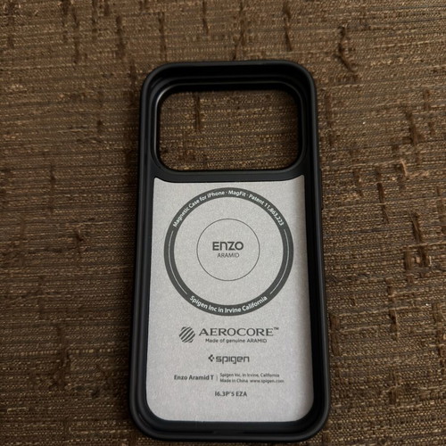 Spigen Enzo Aramid Back Cover Aramid Fiber Black iPhone 17 Pro