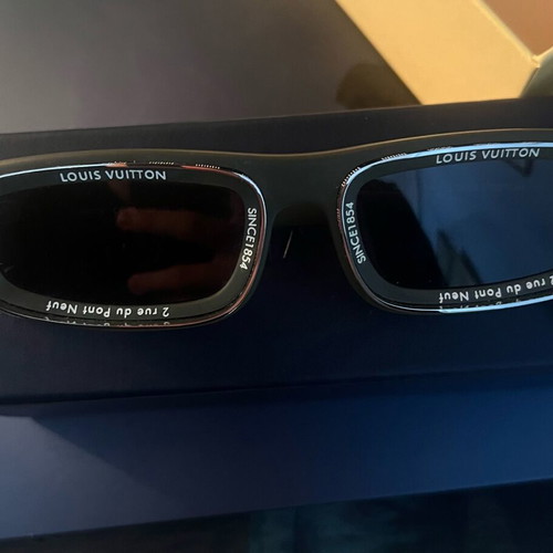 Louis Vuitton Super Vision low square sunglasses like new
