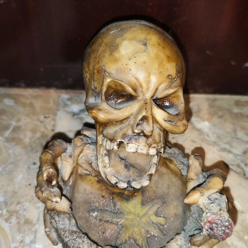 Ashtrays various figures used, pack of 6 with skull and reggae