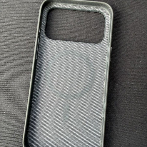 iPhone 17 Pro Max Techwoven case like new