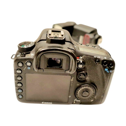 Canon EOS 7D like new with 18-55 and 18-135 lenses, flash, accessories