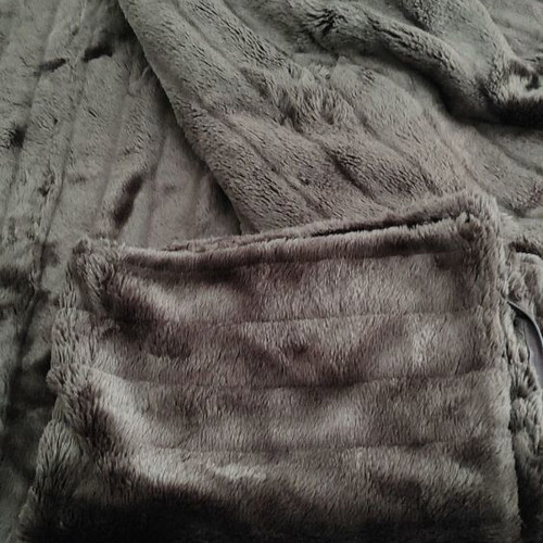 Fleece velvet double blanket like new with two matching pillowcases