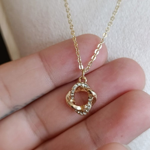 Stainless steel necklace with zircon