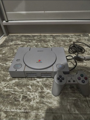 Sony PlayStation PS1 като нов, комплект с контролер и кабели