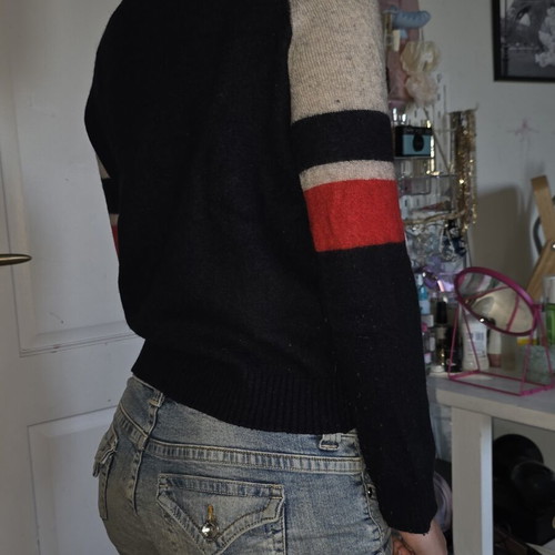 Superdry knit sweater S used with bold red heart logo
