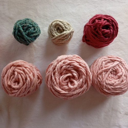 Acrylic yarn set super bulky like new, 750 grams