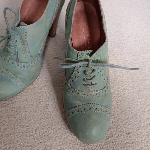 Oxford shoes by Office size 38 mint green like new