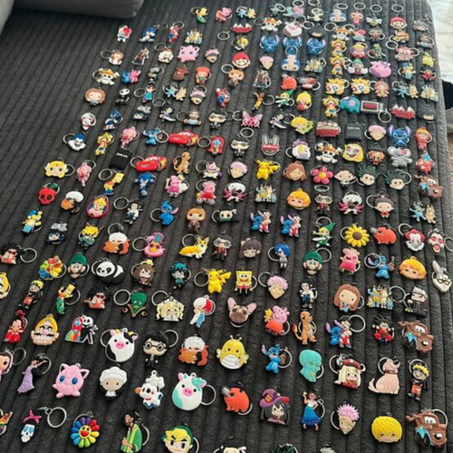 Keychains new, pack of 190, black and multicolored