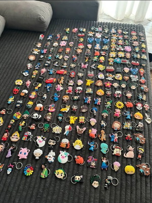 Keychains new, pack of 190, black and multicolored