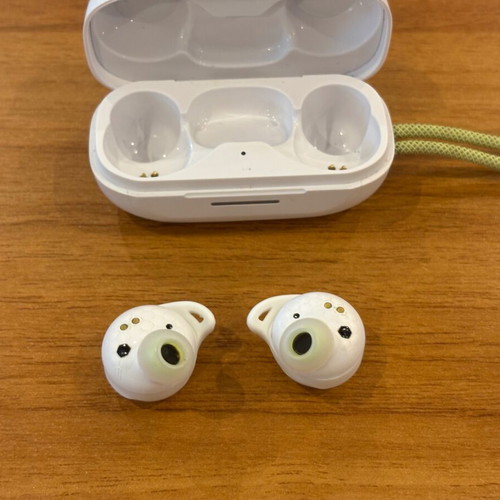 JBL wireless earbuds white like new