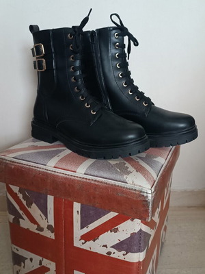 Black ankle boots size 40 with fur lining, new