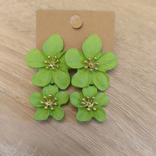 Flower earrings new, green with double flower design