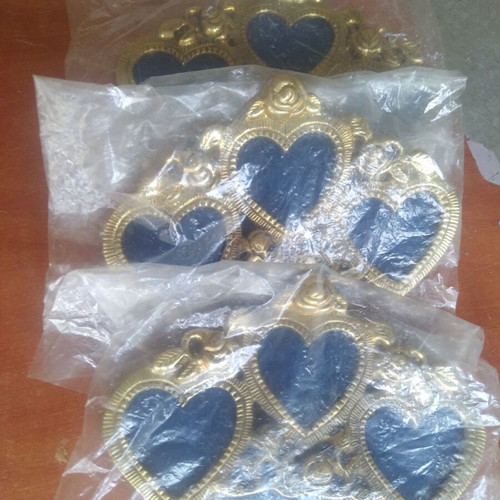 Triple bronze heart photo frame new, 15×10 cm, velvet base without glass