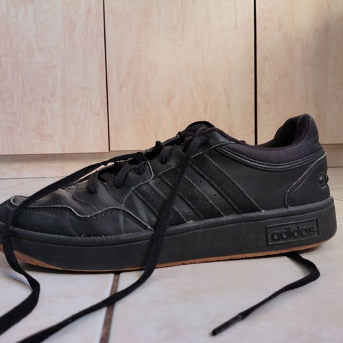 Παπούτσια Adidas Hoops μεταχειρισμένα, casual, μέγεθος 44.5, μαύρο και καφέ