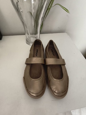 Mary Jane DKNY ballerinas used, gold leather size 41