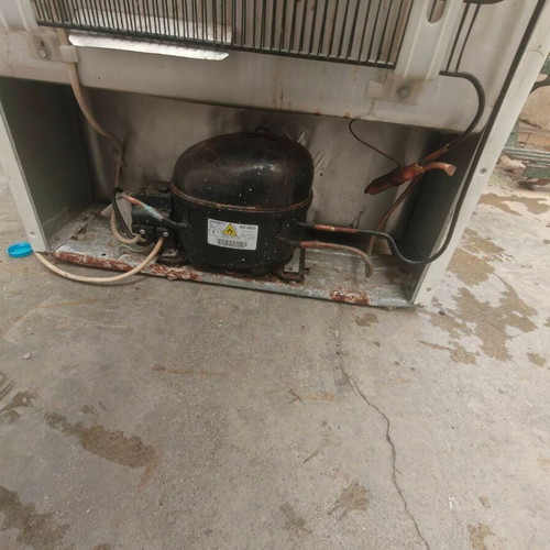 Beko freezer 107lt used with door seal and small hole issues