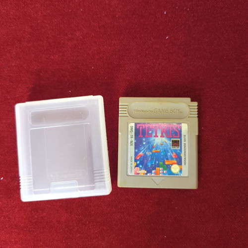 Game Boy (1989) set like new with original cartridges