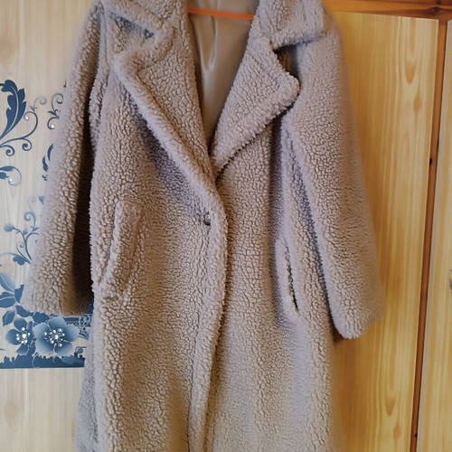 Beige wool coat like new, very warm