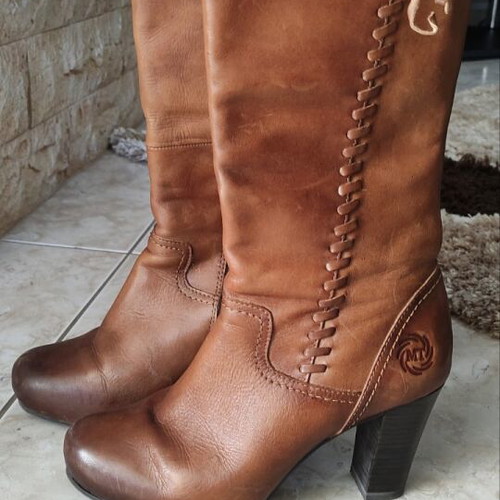 Leather tan knee-high boots used, size 38