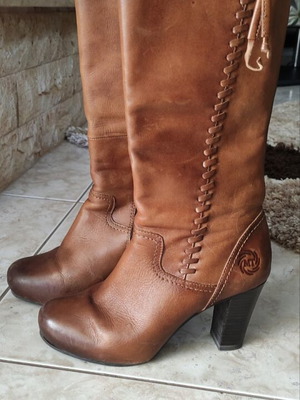 Leather tan knee-high boots used, size 38