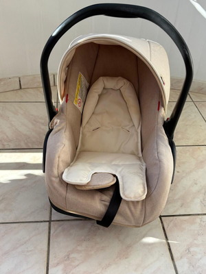 Chipollino Baby Car Seat Egg Like New