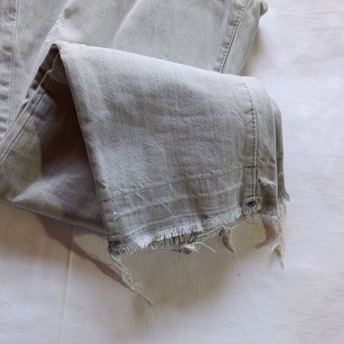 Vagrancy gray jeans with knee rips and frayed hems, size 32