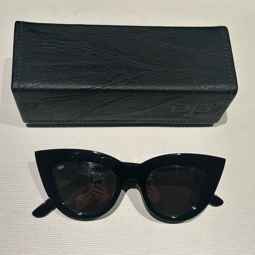 Ojo sunglasses with black frame and mirror lens like new