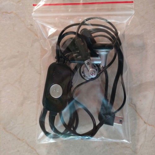 Motorola HS700 Stereo Handsfree like new, original accessory for V3 Razr