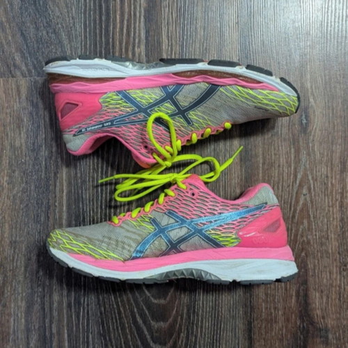 Asics athletic shoes size 40.5 like new, multicolor