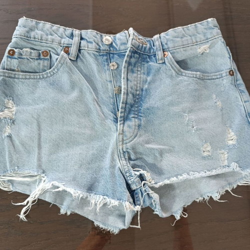 Zara women's denim shorts like new with metal buttons, size S