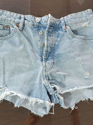 Zara women's denim shorts like new with metal buttons, size S