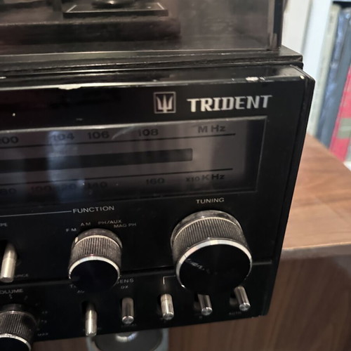 Vintage Trident sound system used, needs repair, moderate wear