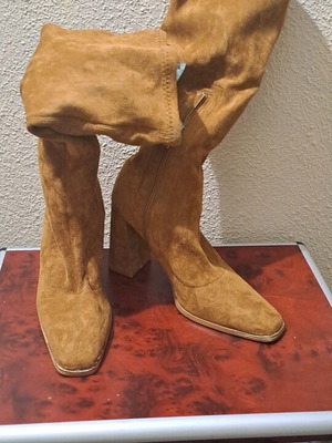 Suede boots brown with gold detail, new