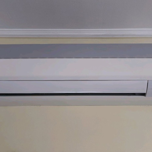 Toyotomi inverter air conditioner 24,000 BTU A/A++ with ionizer like new