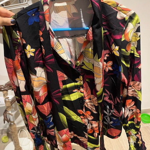 Floral shirt with neck tie, like new