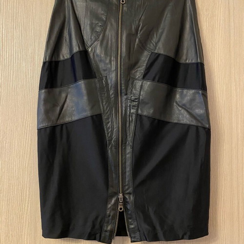 Snob skirt leather and fabric size 38 like new, black