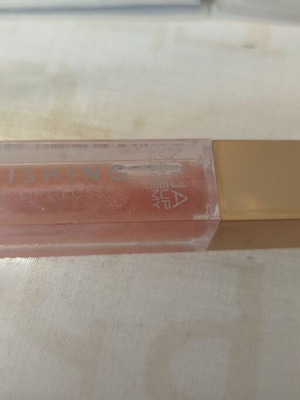 MUA lipgloss