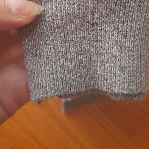 Women's gray pullover like new, size medium to small