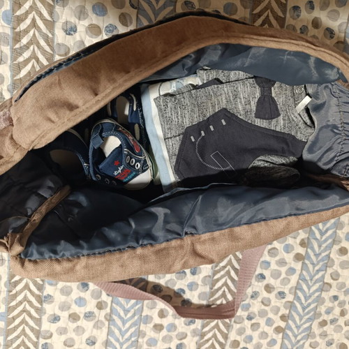 Baby clothing set like new with gifts for 1-month-old