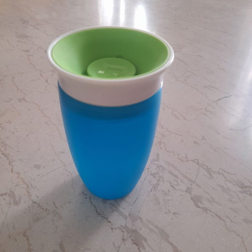 Munchkin training cup with lid, BPA free