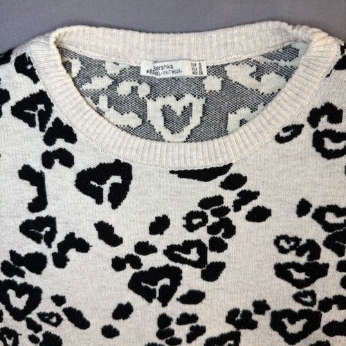 Bershka knitted sweater with embossed leopard pattern like new