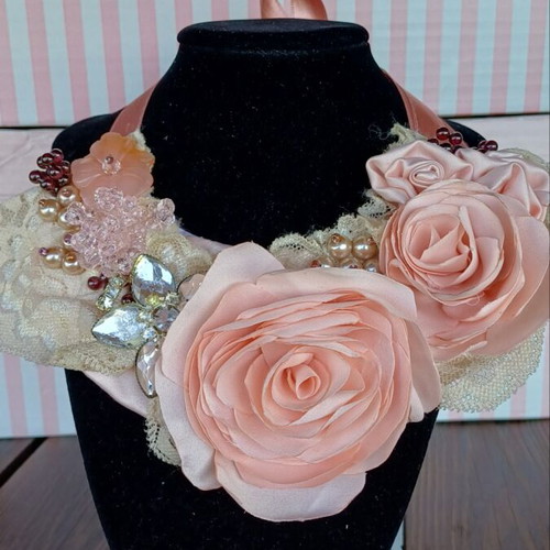 Handmade Collar Necklace with Flowers, Pearls and Stones New