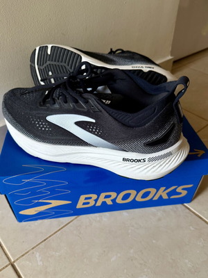 Brooks Glycerin GTS 23 running shoes size 45 new, black