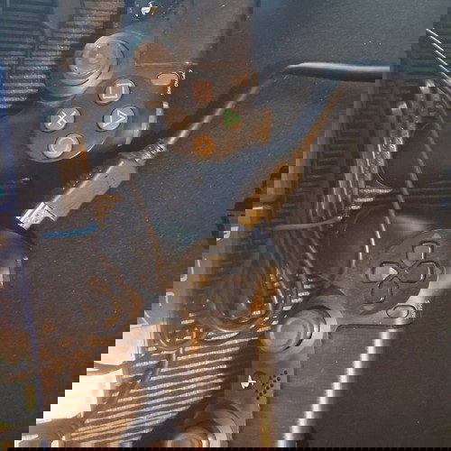 PlayStation 4 (PS4) σαν καινούργιο με 2 τηλεχειριστήρια και 2 παιχνίδια